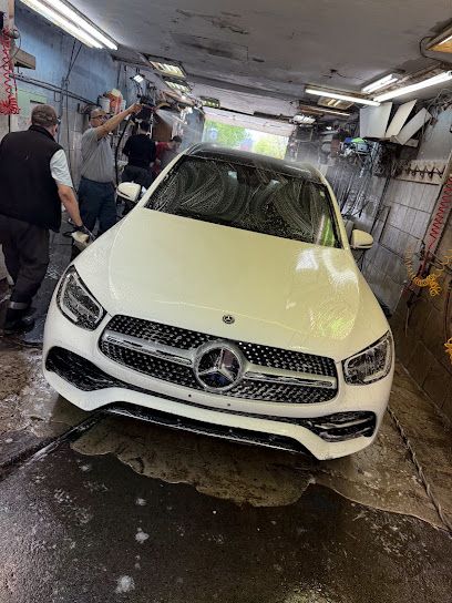 Lave Auto Á La Main