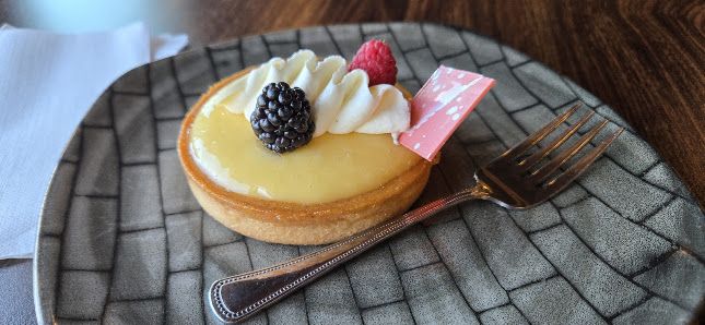 Le Macaron Regina – Le Macaron Regina is Regina's premiere dessert, crepe, and macaron restaurant.