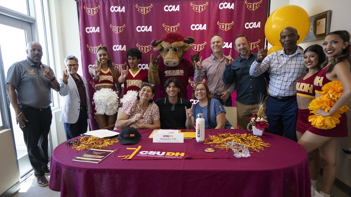CSUDH Launches First Varsity Collegiate Cycling Team in California – CSUDH News