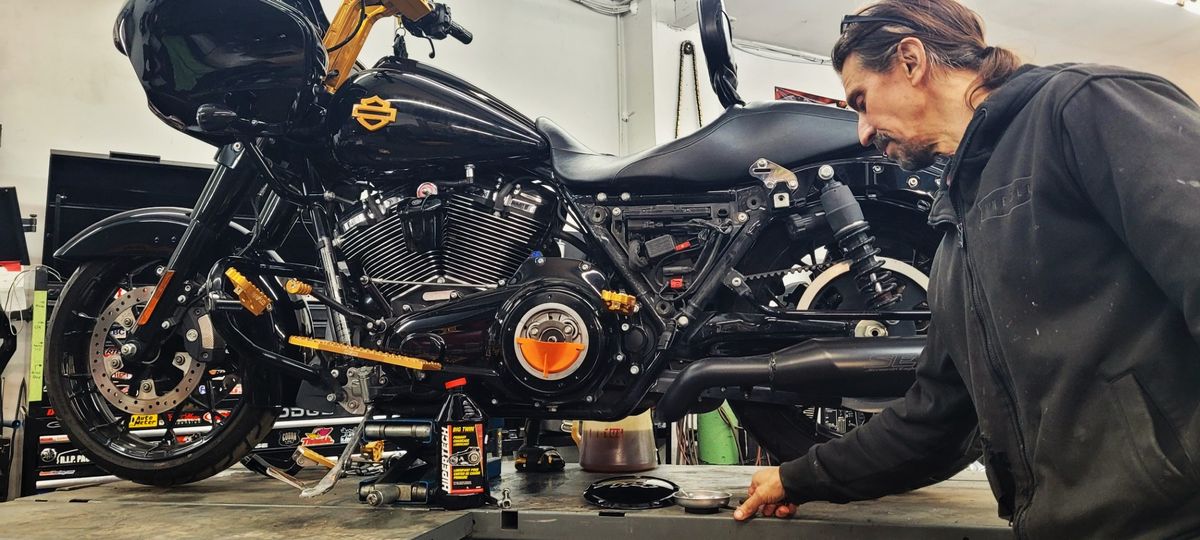 Atelier de moto sur la Rive