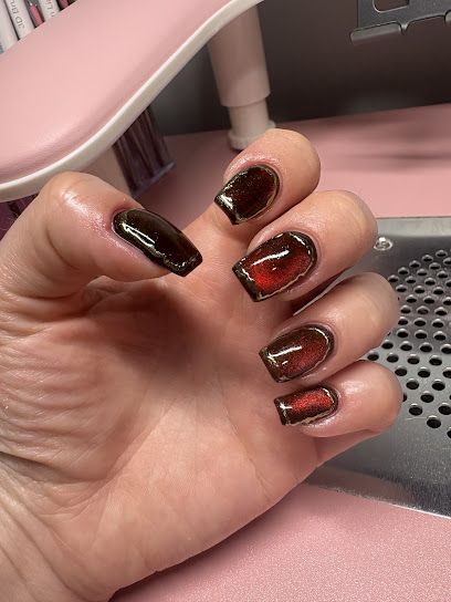 Bumble Bea Nails