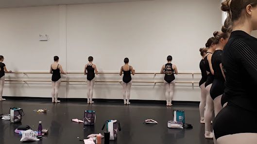 Dance school Guelph Ontario offers dance training for dancers