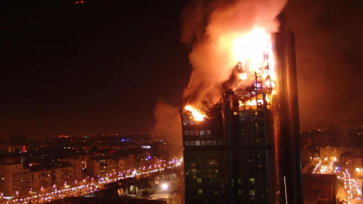 Un butrón, bombonas de gas y papeles por destruir