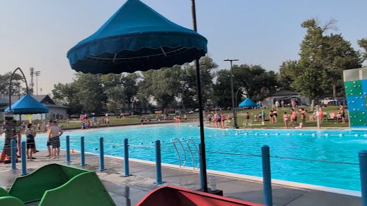 Henderson Outdoor Pool Lethbridge 2026 — Waterslides, Hours & Guide