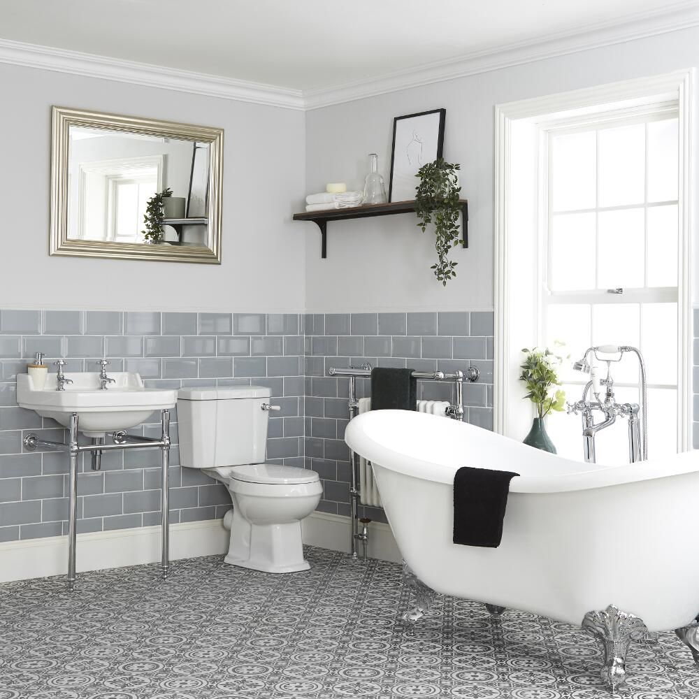 Ensemble baignoire îlot, WC et lavabo sur pieds