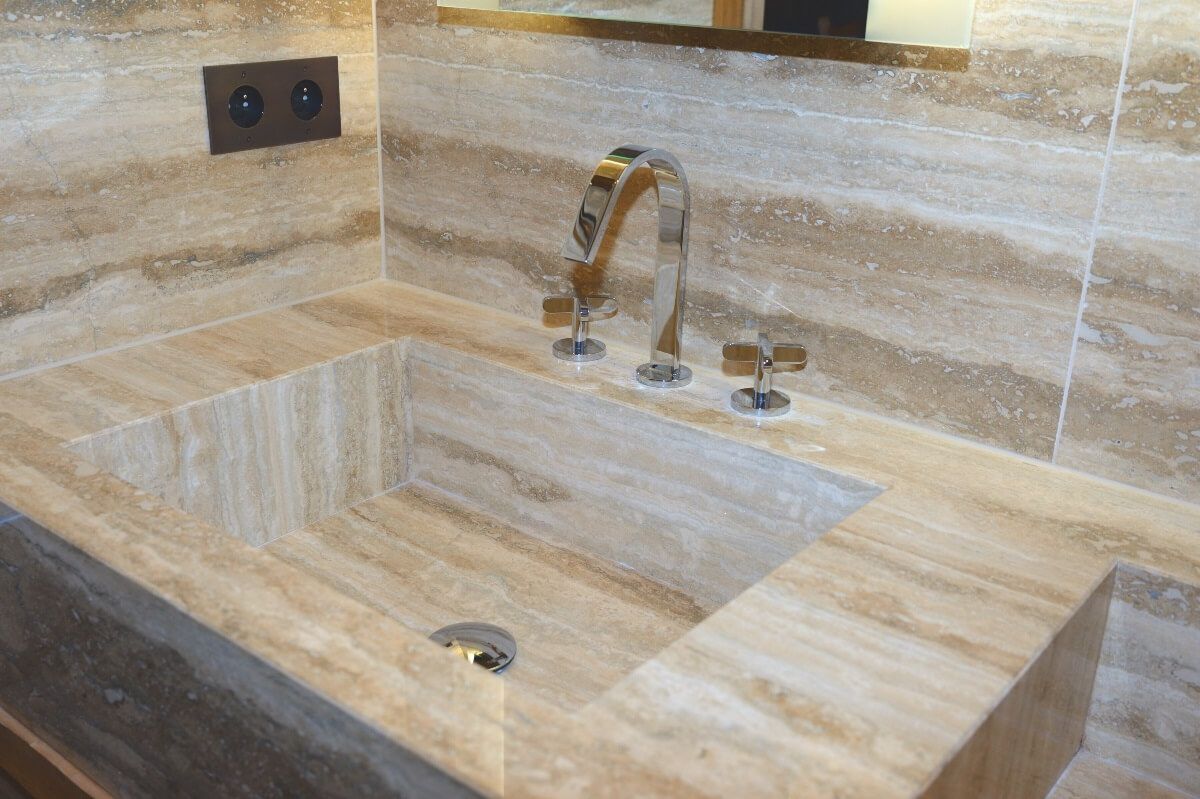 Salle de bain total look pierre