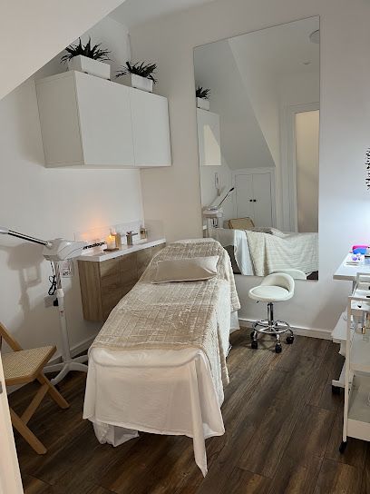 The White Room Beauty Lounge
