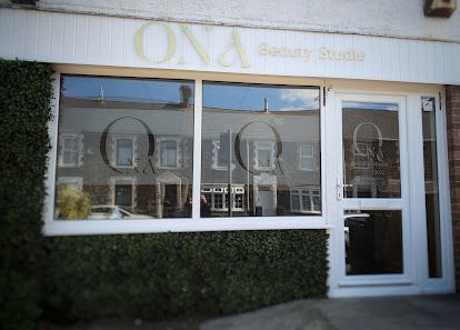 On & Off Nail Beauty Studio