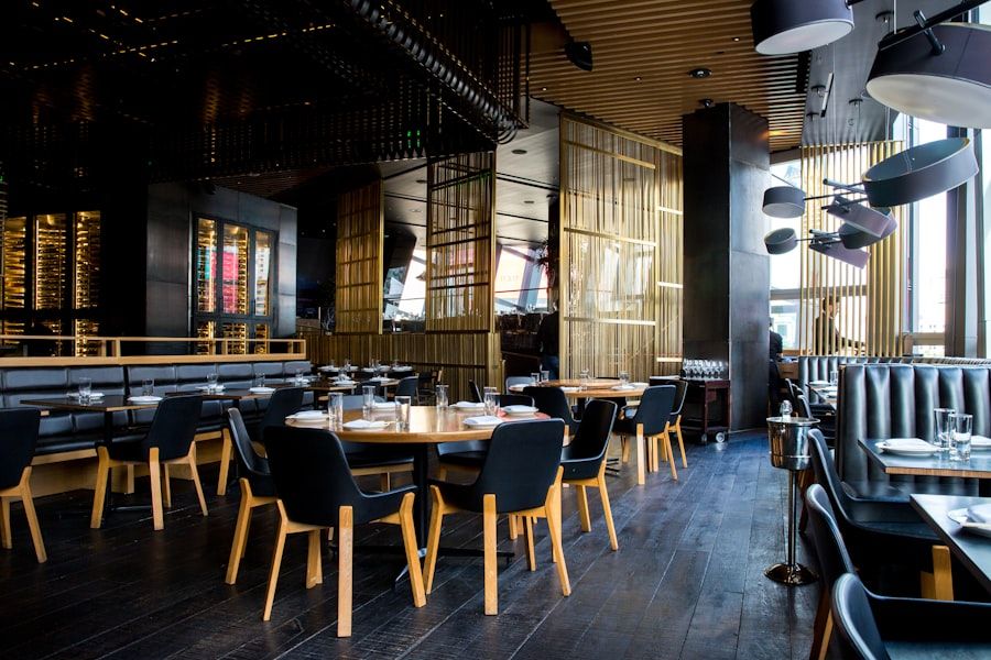 Salle chaleureuse du bistro