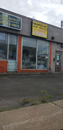 Marché Aux Puces Le Bazard