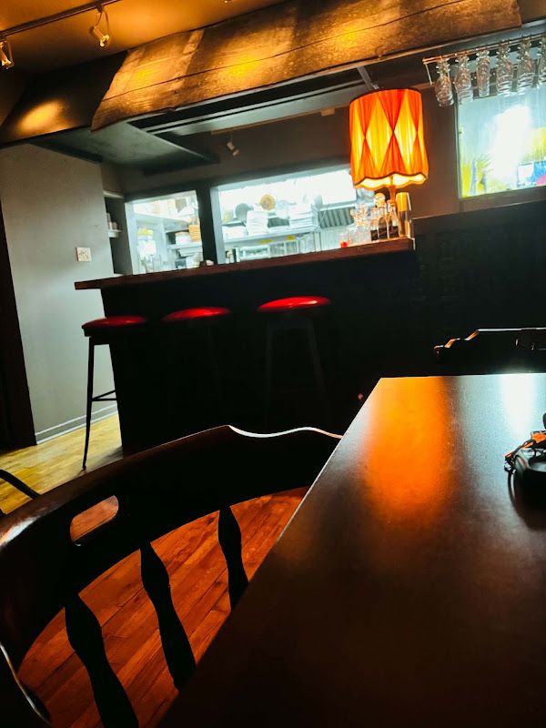 Clandestin Bistro & Lounge