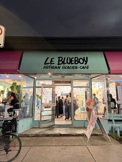 Le Blueboy: Artisan Glacier